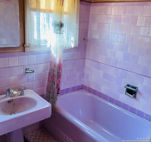 2940 Castroville, San Antonio, TX 78237