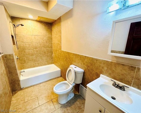 3625 Newark Avenue, Cleveland, OH 44109