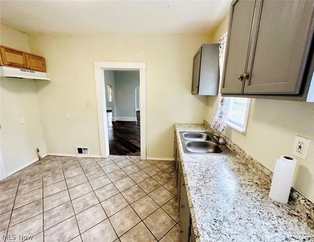 3625 Newark Avenue, Cleveland, OH 44109
