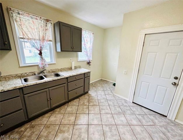 3625 Newark Avenue, Cleveland, OH 44109