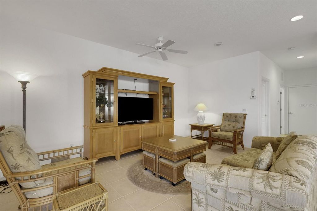 Image 2 of property listing at 8309 SUMMER GREENS TERRACE, Bradenton, FL 34212