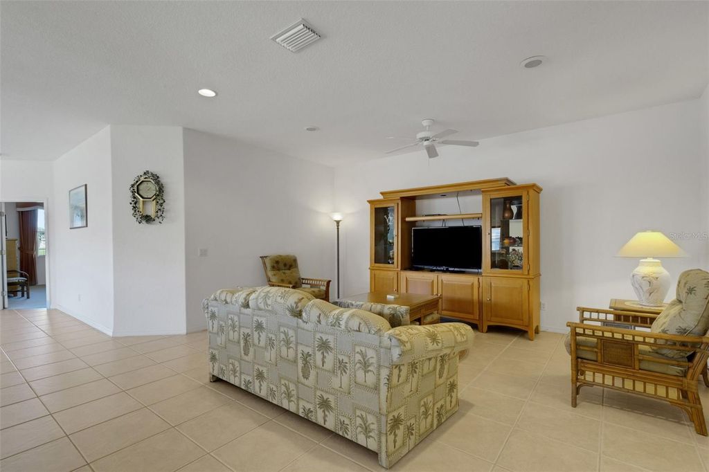 Image 3 of property listing at 8309 SUMMER GREENS TERRACE, Bradenton, FL 34212