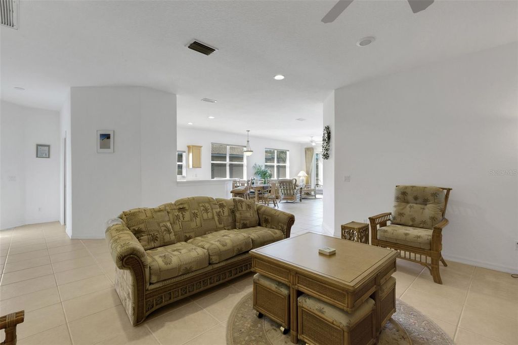 Image 5 of property listing at 8309 SUMMER GREENS TERRACE, Bradenton, FL 34212