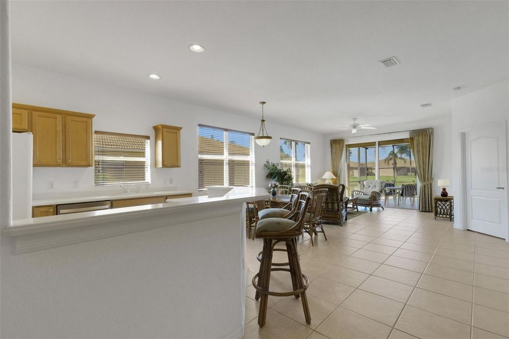 Image 6 of property listing at 8309 SUMMER GREENS TERRACE, Bradenton, FL 34212