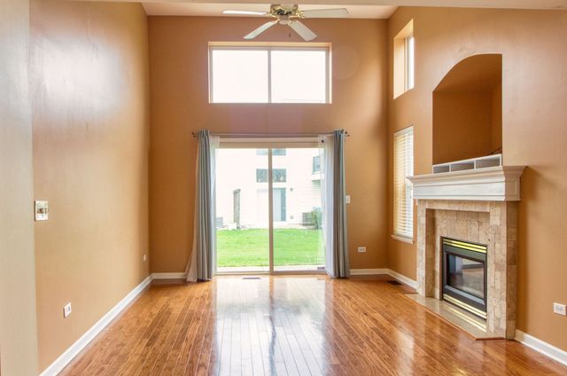 1160 Hawthorne Lane 1160, Elk Grove Village, IL 60007