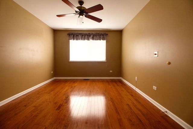 1160 Hawthorne Lane 1160, Elk Grove Village, IL 60007