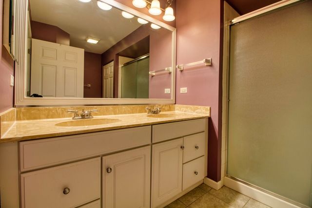 1160 Hawthorne Lane 1160, Elk Grove Village, IL 60007