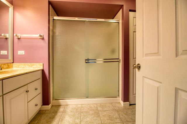 1160 Hawthorne Lane 1160, Elk Grove Village, IL 60007