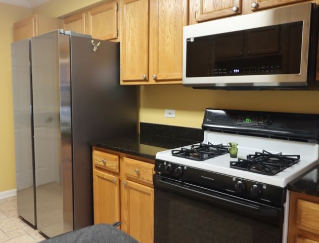 1160 Hawthorne Lane 1160, Elk Grove Village, IL 60007