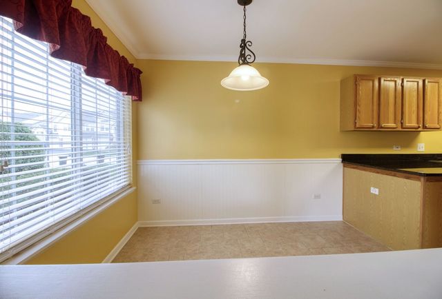 1160 Hawthorne Lane 1160, Elk Grove Village, IL 60007