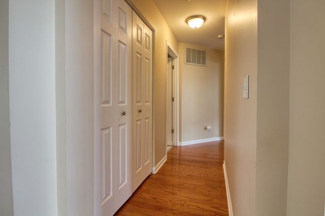 1160 Hawthorne Lane 1160, Elk Grove Village, IL 60007