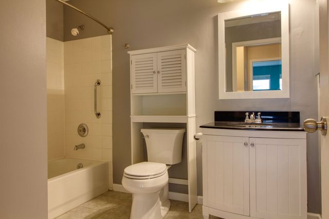 1160 Hawthorne Lane 1160, Elk Grove Village, IL 60007