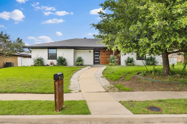 2760 N Hillbrier Circle, Plano, TX 75075