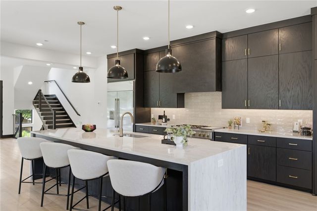 217 NE H Street, Bentonville, AR 72712