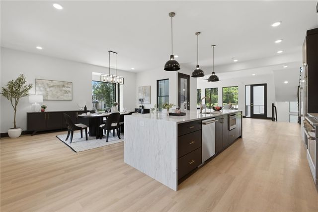 217 NE H Street, Bentonville, AR 72712