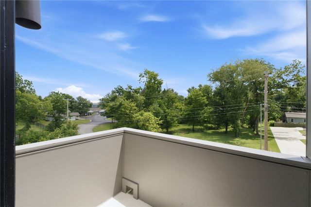 217 NE H Street, Bentonville, AR 72712
