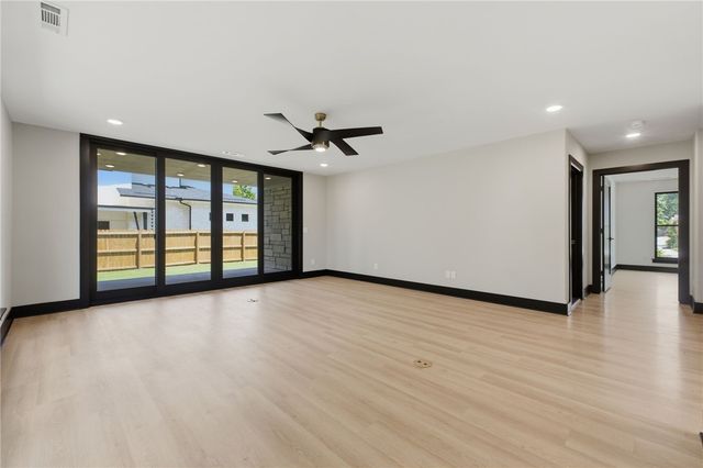 217 NE H Street, Bentonville, AR 72712