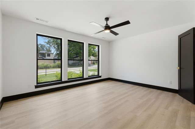 217 NE H Street, Bentonville, AR 72712