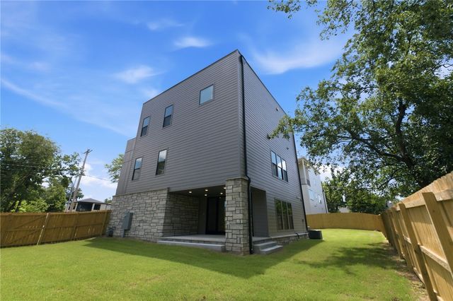 217 NE H Street, Bentonville, AR 72712
