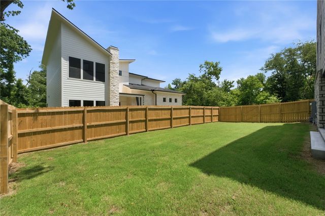 217 NE H Street, Bentonville, AR 72712