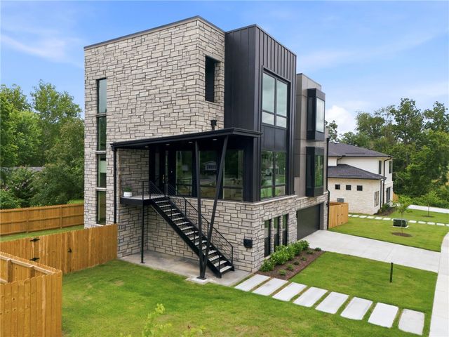217 NE H Street, Bentonville, AR 72712