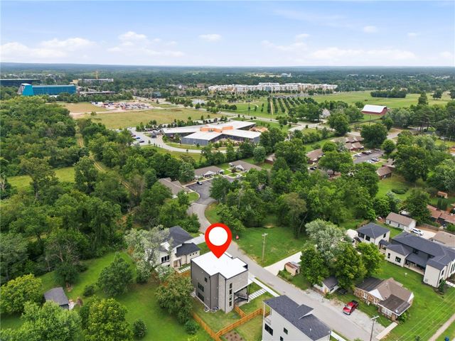 217 NE H Street, Bentonville, AR 72712