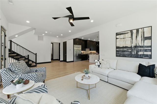 217 NE H Street, Bentonville, AR 72712
