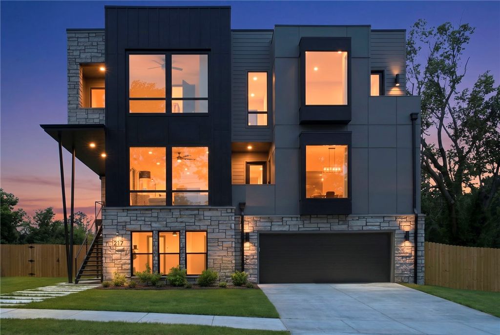 217 NE H Street, Bentonville, AR 72712