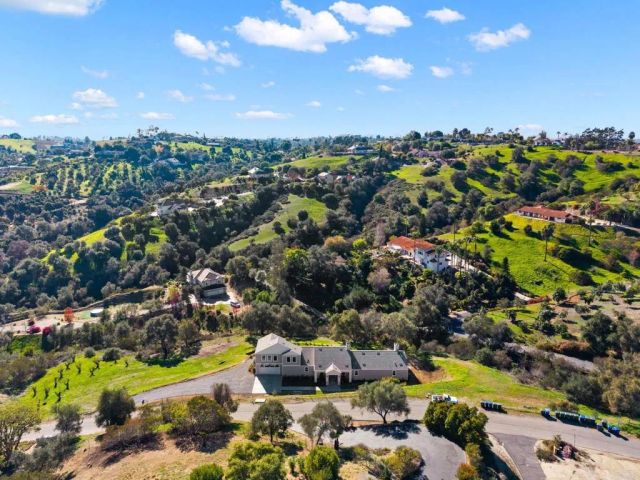 2747 Via Del Robles, Fallbrook, CA 92028