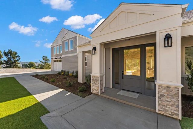 2747 Via Del Robles, Fallbrook, CA 92028