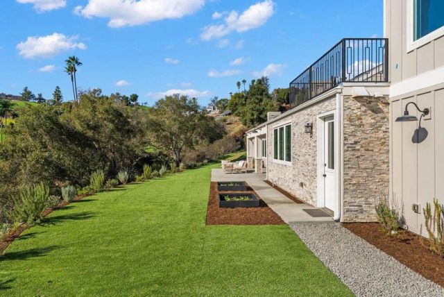 2747 Via Del Robles, Fallbrook, CA 92028