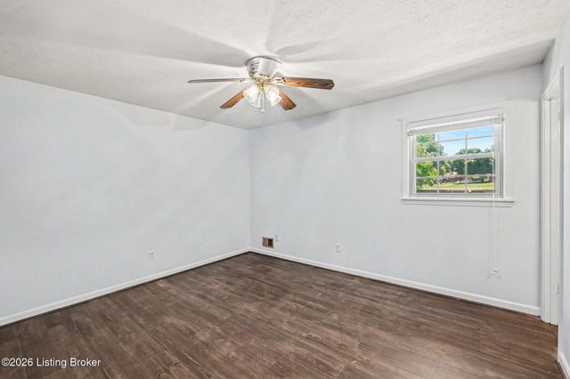 3606 Stacy Ct, Louisville, KY 40214
