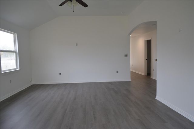 40 County Road 3577, Cleveland, TX 77327