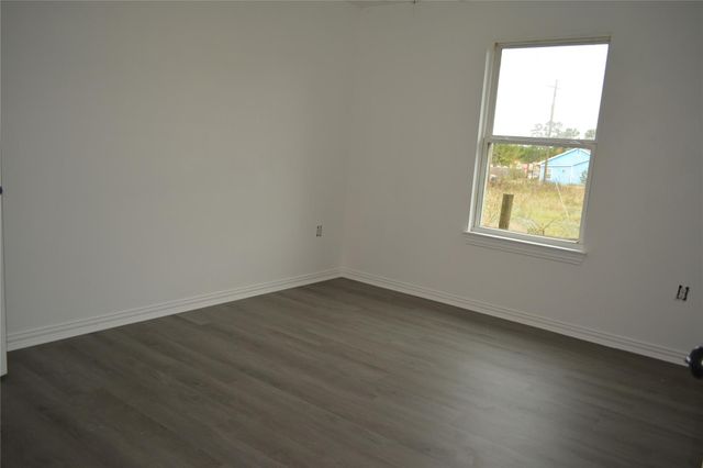 40 County Road 3577, Cleveland, TX 77327