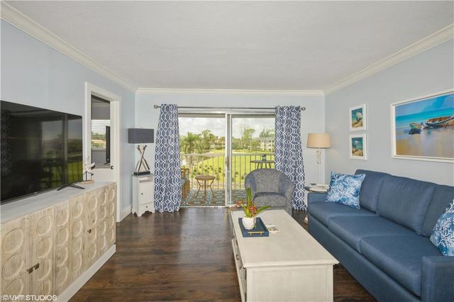 190 Turtle Lake CT # 311, Naples, FL 34105