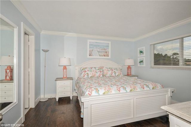 190 Turtle Lake CT # 311, Naples, FL 34105