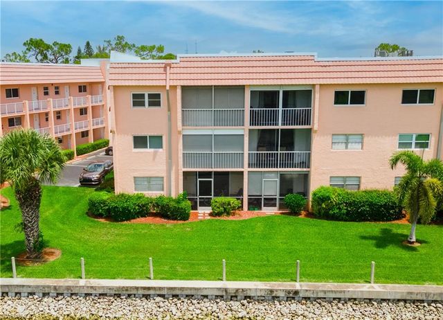 190 Turtle Lake CT # 311, Naples, FL 34105