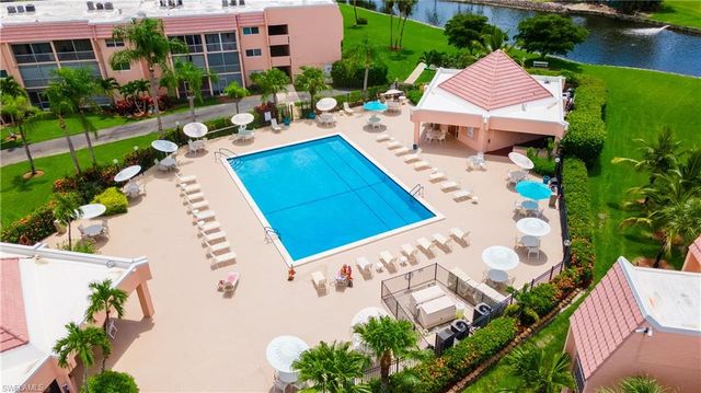 190 Turtle Lake CT # 311, Naples, FL 34105