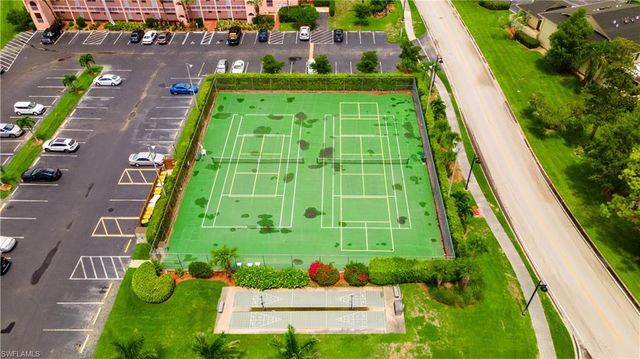 190 Turtle Lake CT # 311, Naples, FL 34105