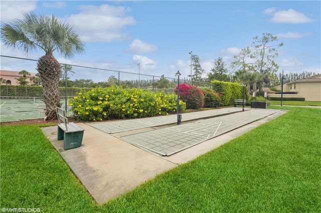 190 Turtle Lake CT # 311, Naples, FL 34105