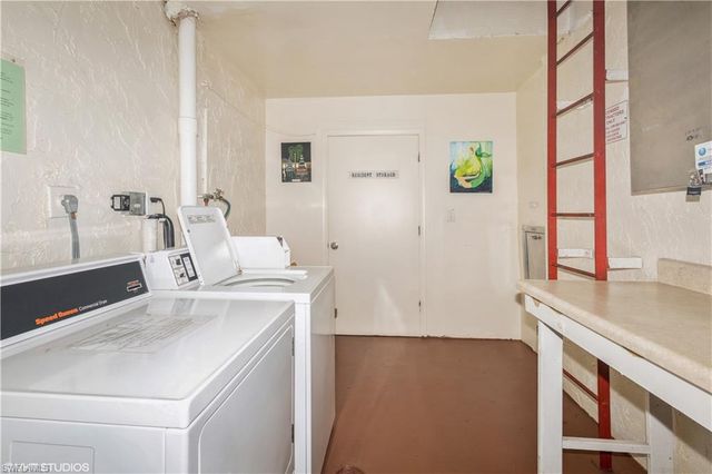 190 Turtle Lake CT # 311, Naples, FL 34105