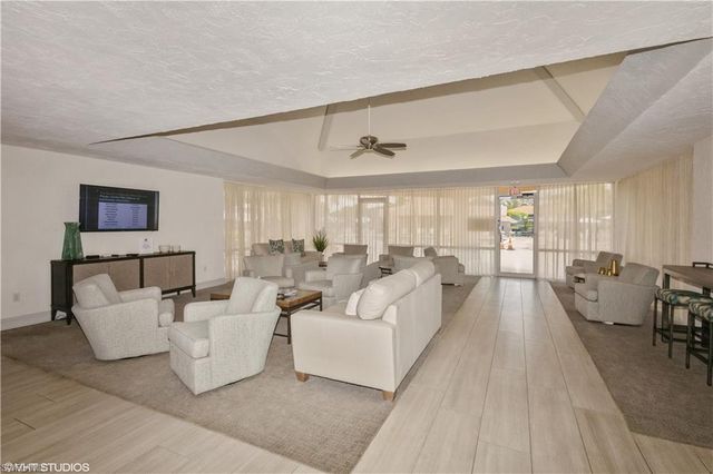 190 Turtle Lake CT # 311, Naples, FL 34105