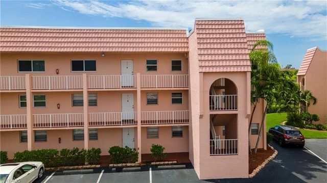 190 Turtle Lake CT # 311, Naples, FL 34105