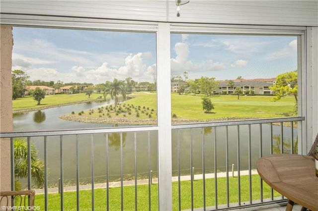 190 Turtle Lake CT # 311, Naples, FL 34105