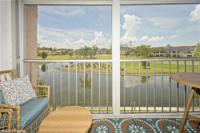 190 Turtle Lake CT # 311, Naples, FL 34105