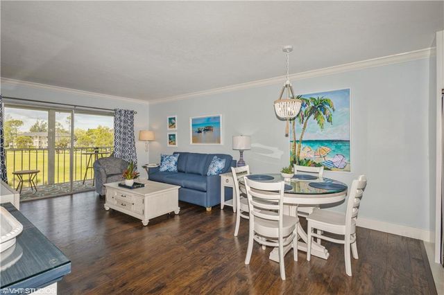 190 Turtle Lake CT # 311, Naples, FL 34105