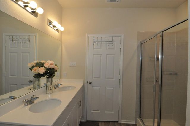 1717 T H Johnson DR, Taylor, TX 76574
