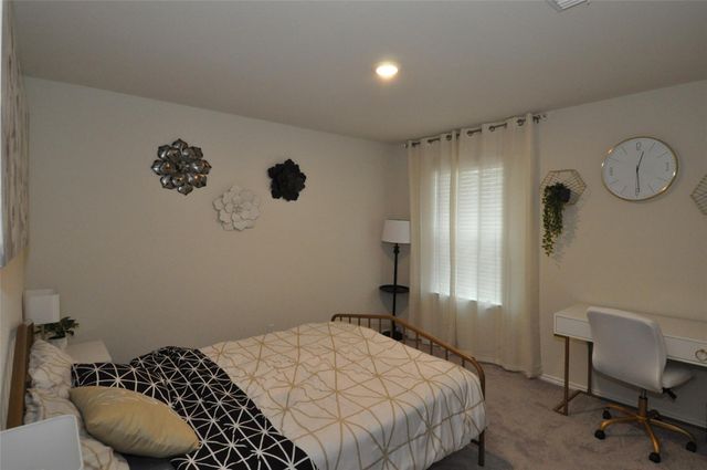 1717 T H Johnson DR, Taylor, TX 76574