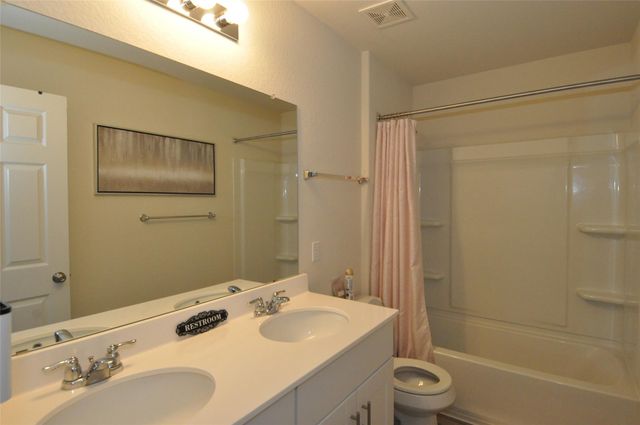 1717 T H Johnson DR, Taylor, TX 76574