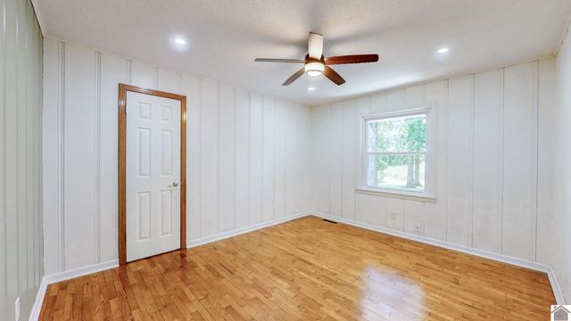 1511 Sycamore St, Murray, KY 42071